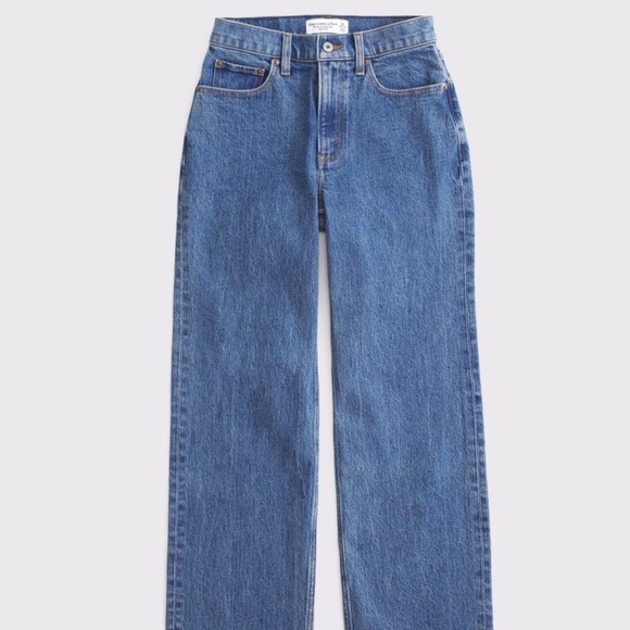 Abercrombie & Fitch Denim - Abercrombie & Fitch Straight-Leg Jeans in Medium Blue